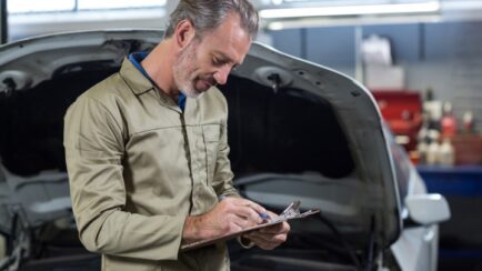 Czy warto skorzystać z wyceny rzeczoznawcy przed sprzedażą samochodu?