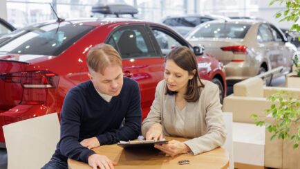 Gdzie kupić auto poleasingowe w 2026 roku? Porównanie opcji